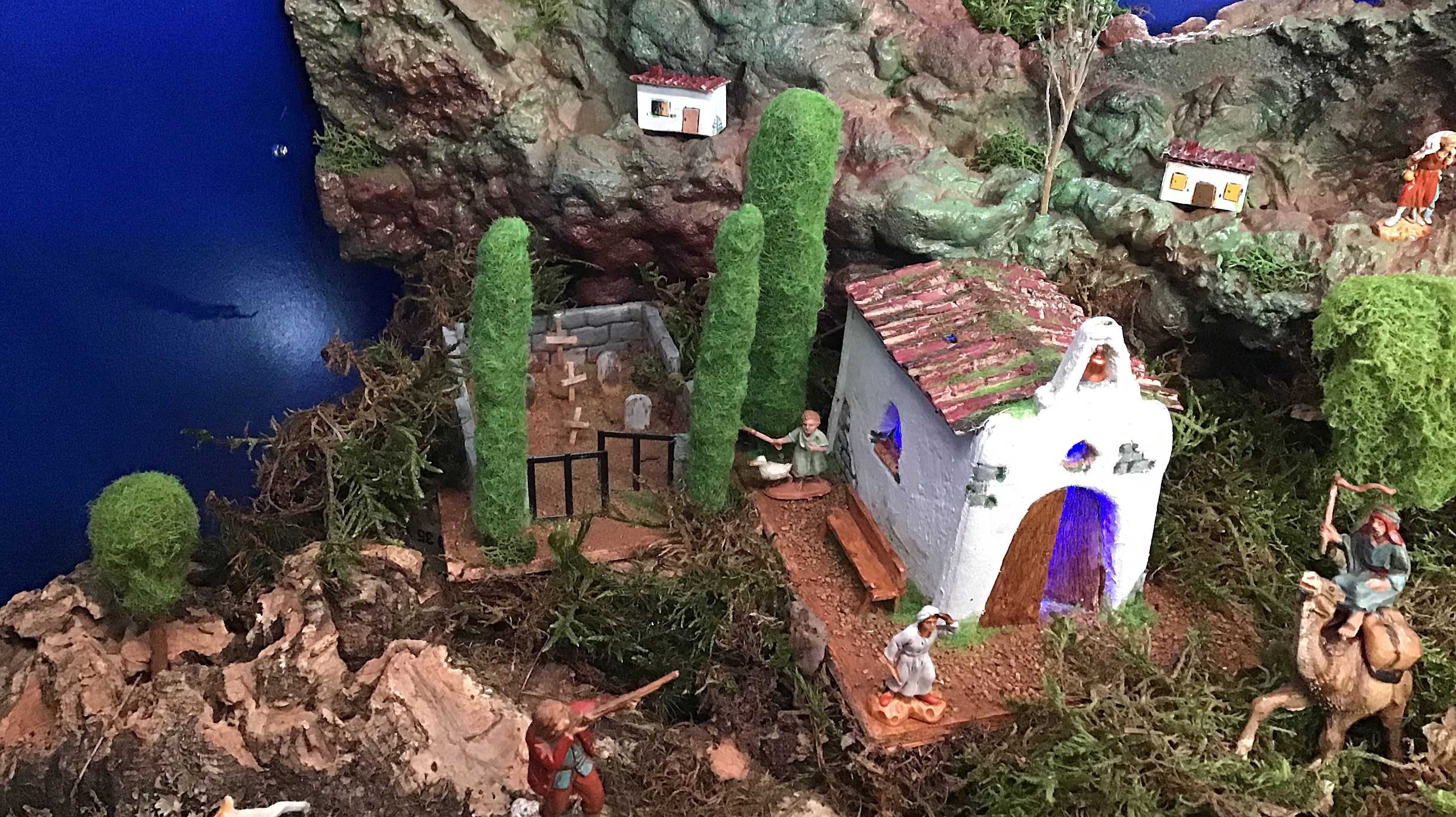 Escena diurna de la iglesia.